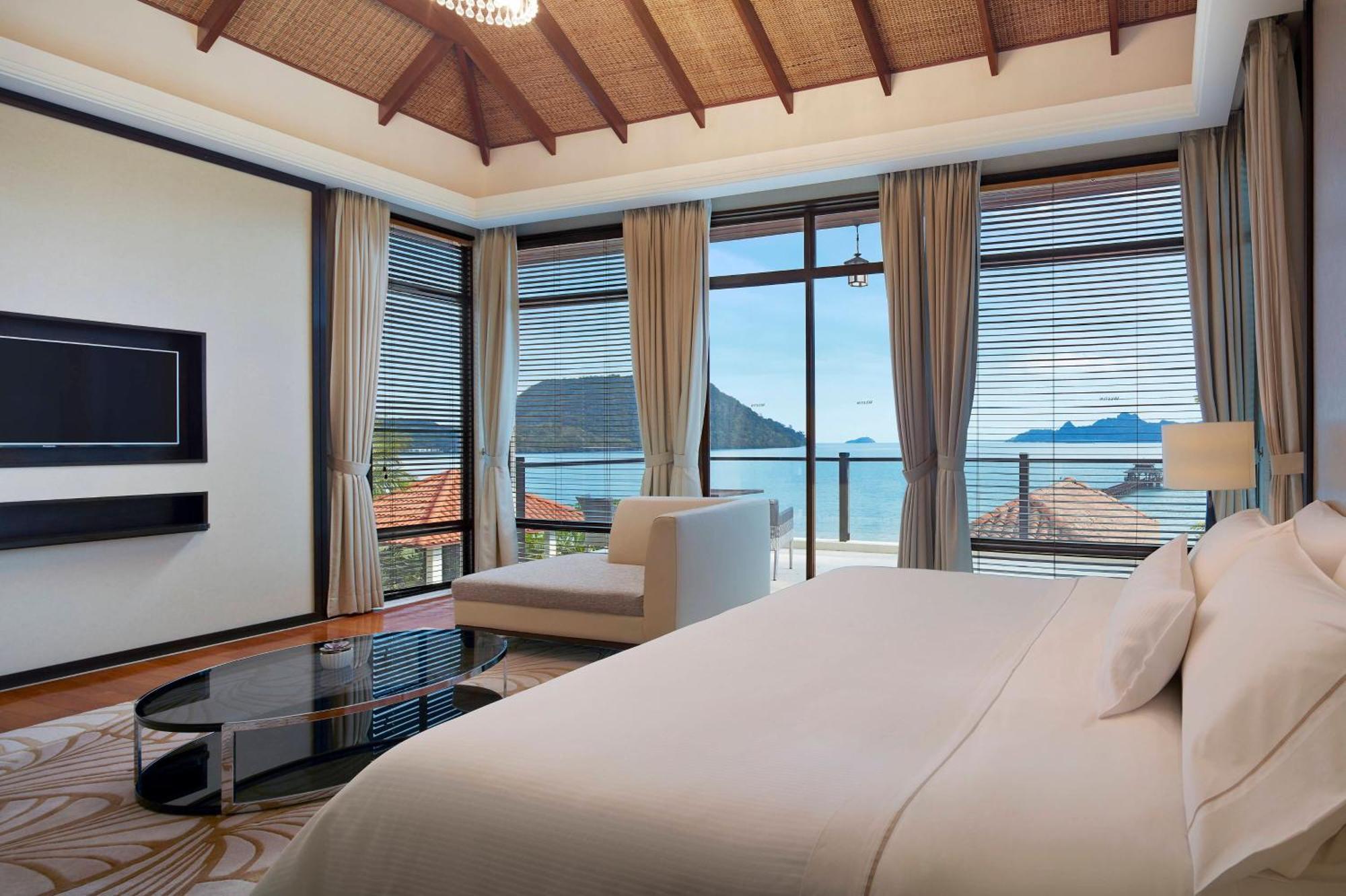 The Westin Langkawi Resort & Spa Kuah Extérieur photo A bedroom at the hotel